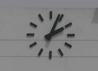 karachi_club_wall_clock_outdoor